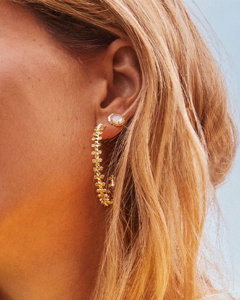 Kendra Scott Daphne Gold Stud Earrings in Ivory Mother-of-Pearl