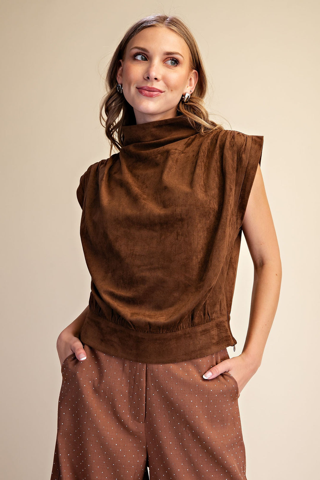 High Neck And Sleeveless Top in Brown