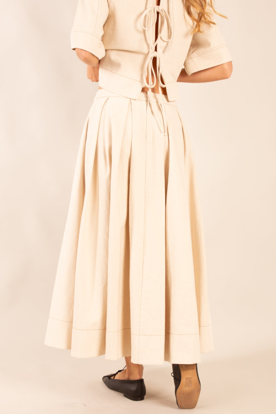 Elevated High-Waisted Pleated Maxi Skirt in Oatmeal