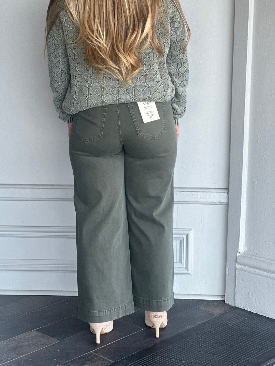 Charlie B Cropped Flare Twill Pants in Spruce
