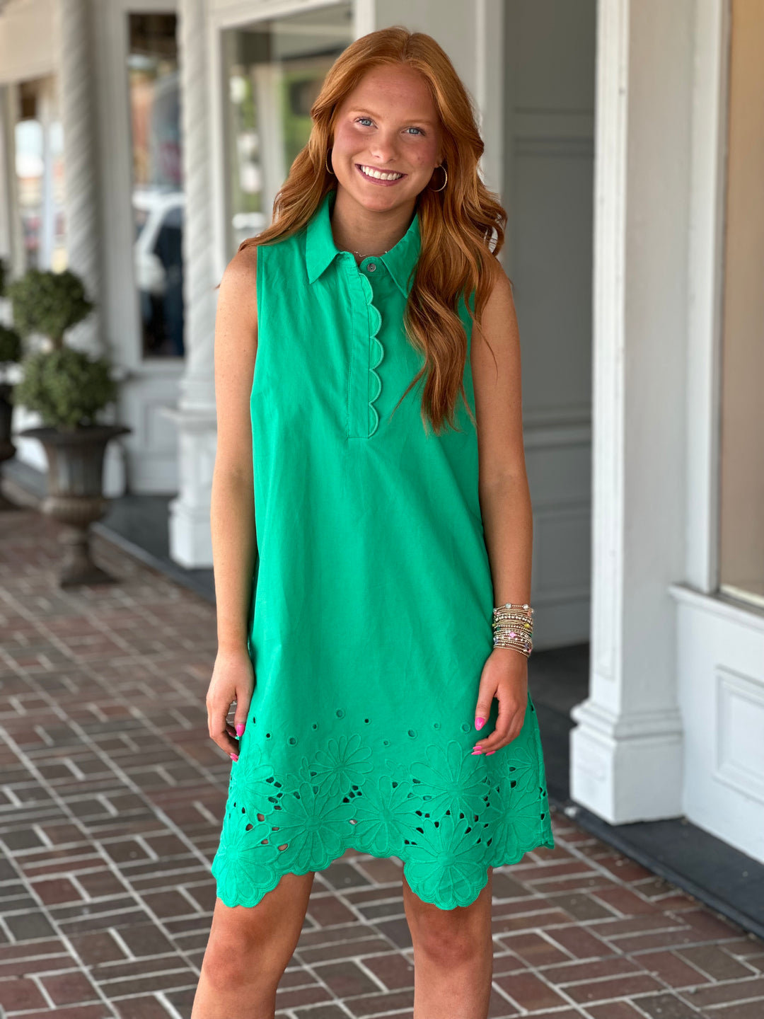 Solid Sleeveless Scallop Trim Mini Dress in Green