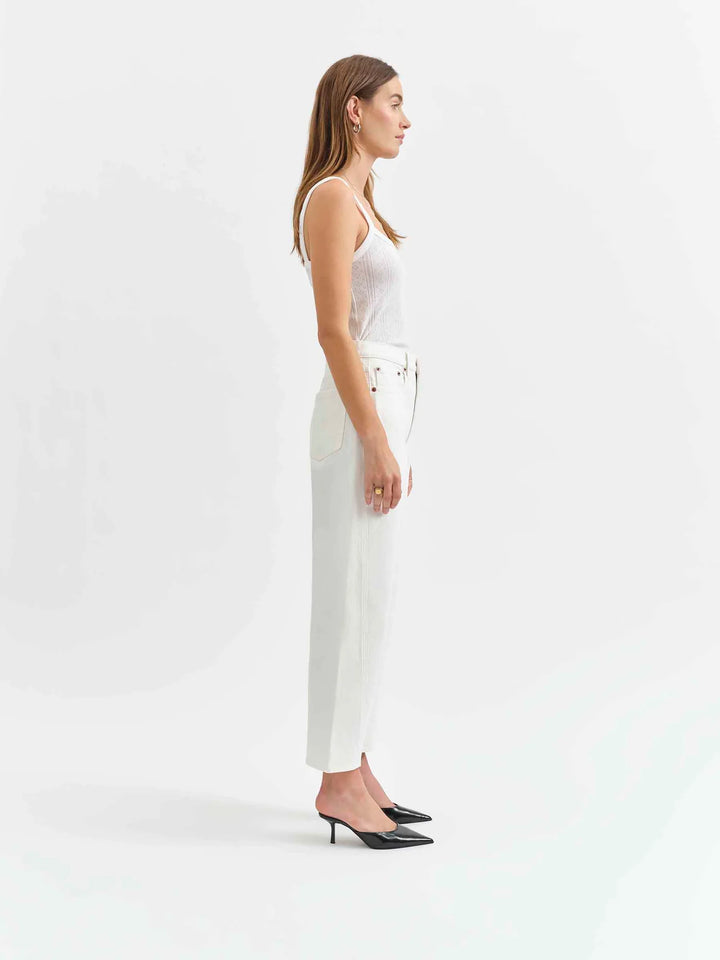 Daze Denim Westward Barrel Leg Jean in Swan White