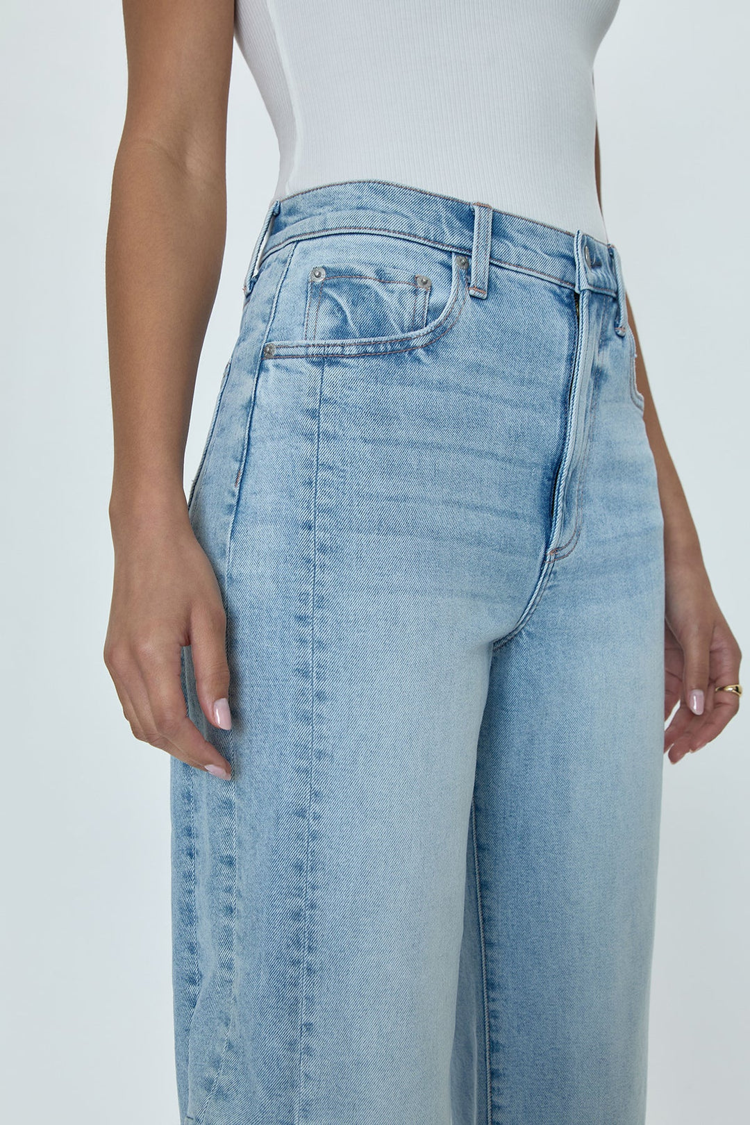 Pistola Eli High Rise Barrel Jean in Dynamic