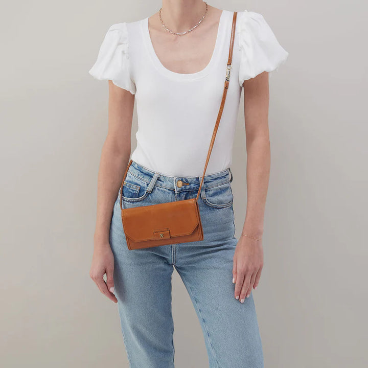 Hobo Romy Wallet Crossbody in Truffle