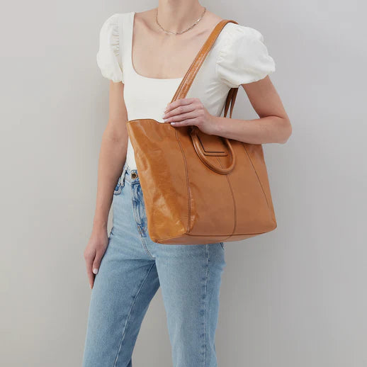 Hobo Sheila East-West Tote in Natural