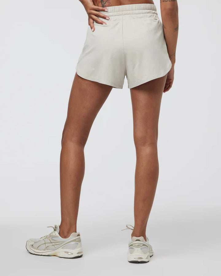 vuori Women's Halo Performance Short 2.0 in Ecru Heather