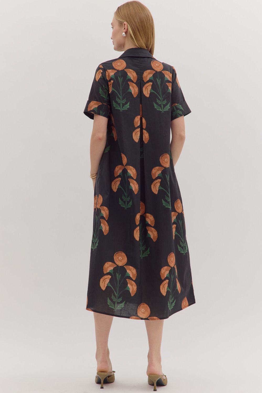 Floral Print Short Sleeve Midi Dress in Black