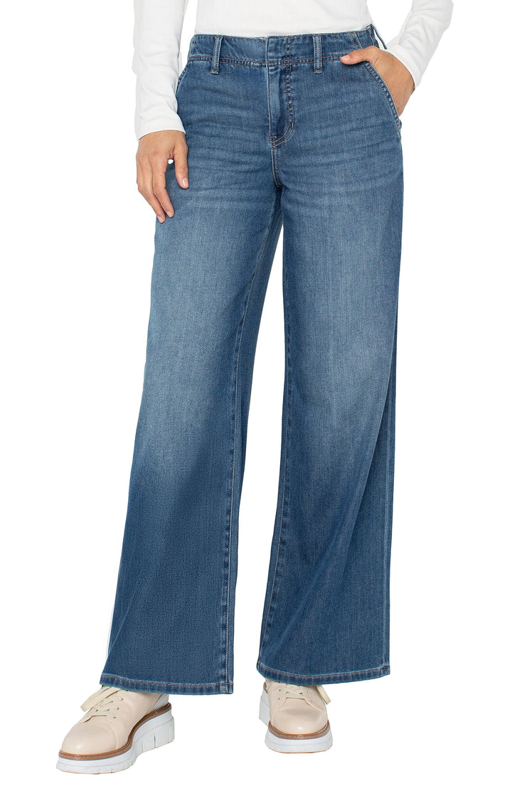Liverpool Los Angeles The Weekender Relaxed Jean in Walnut Creek