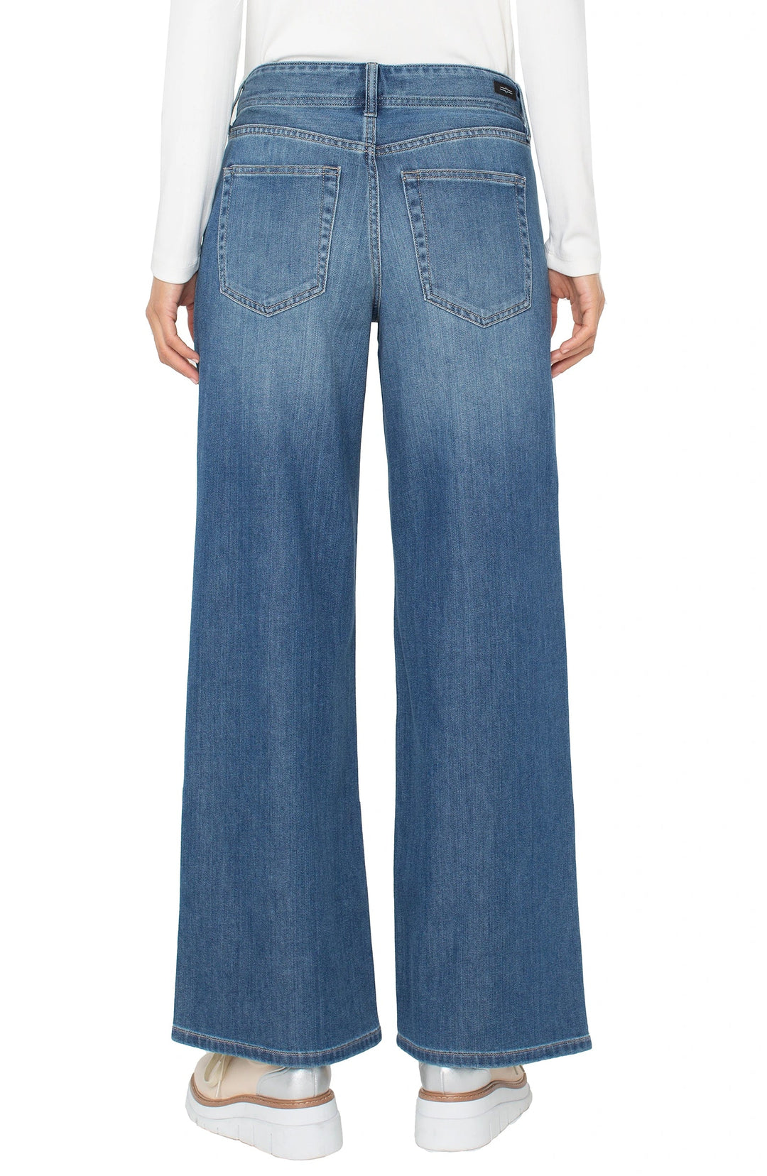 Liverpool Los Angeles The Weekender Relaxed Jean in Walnut Creek
