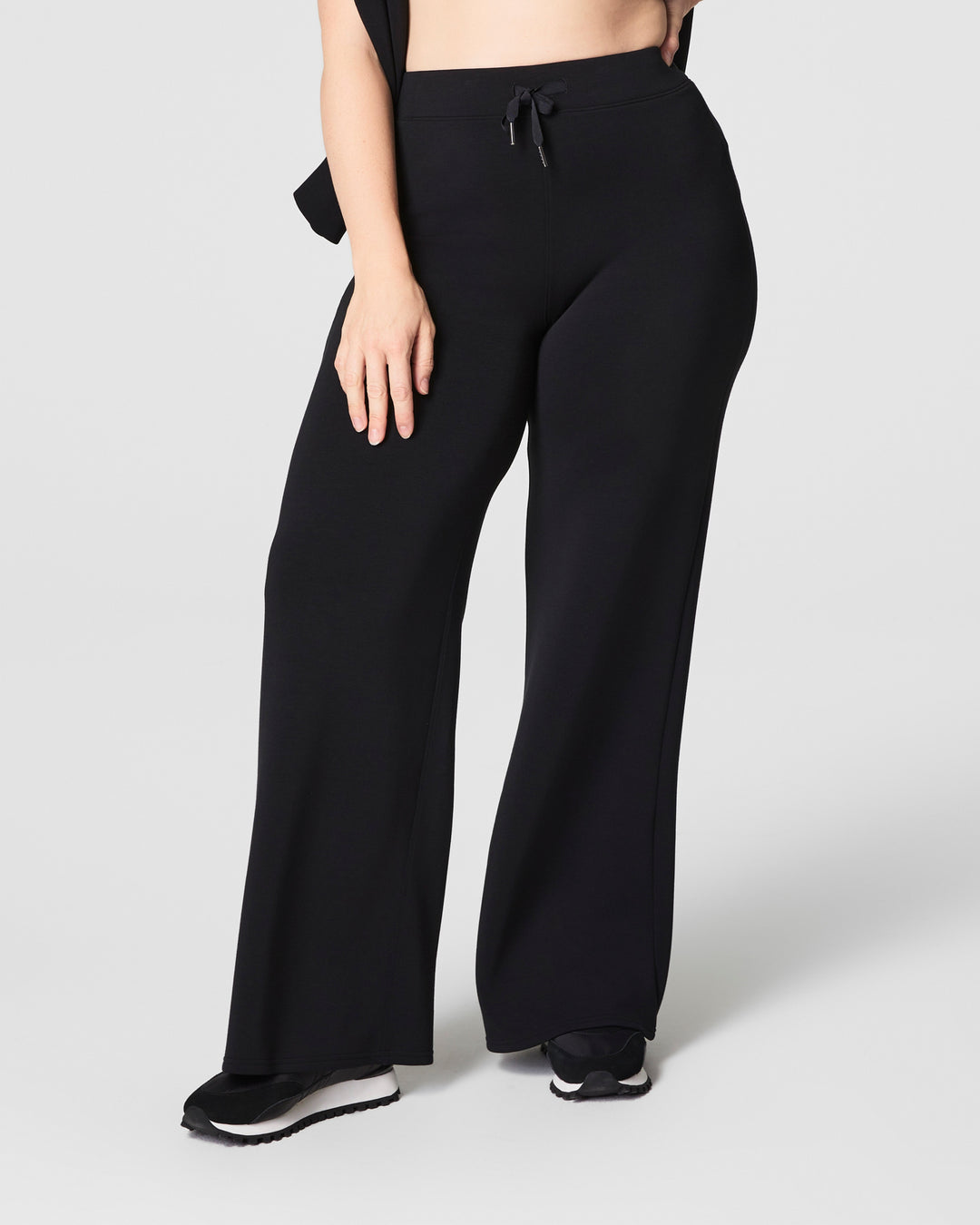 Spanx Airessentials® Wide Leg Pant in Very Black