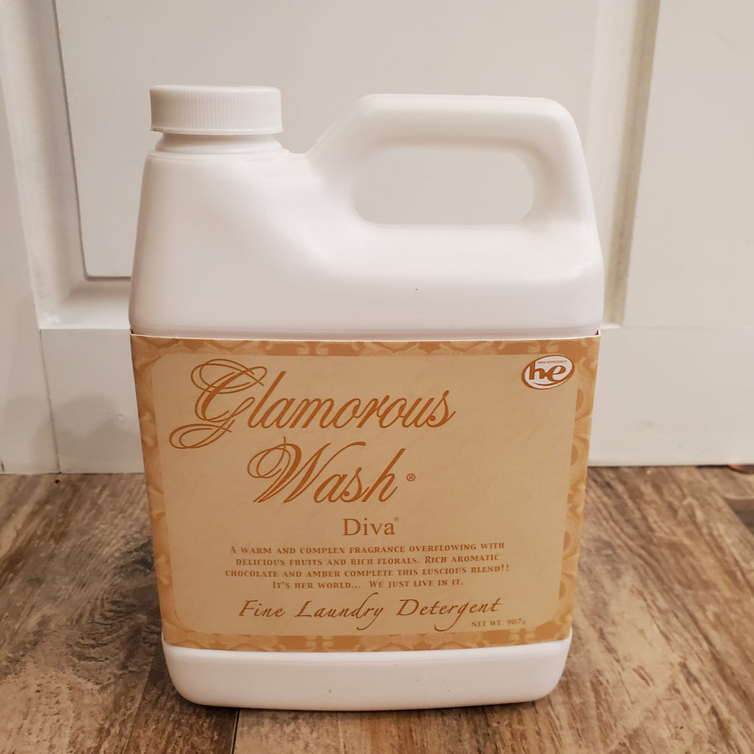 Tyler Medium Glamorous Wash in Diva (32oz)